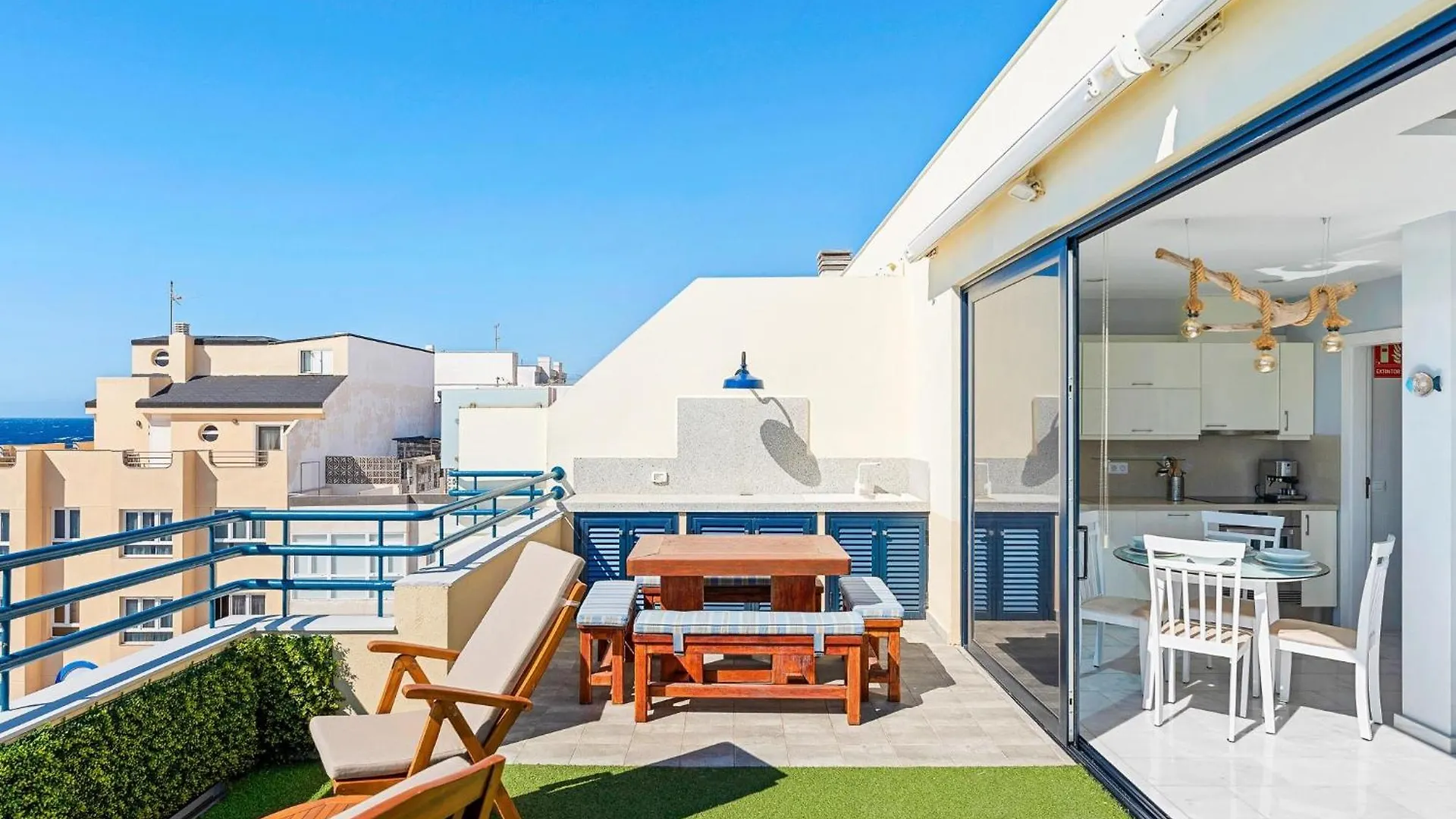 La Mar Loft Apartment With Hot Tub Puertito de Guimar