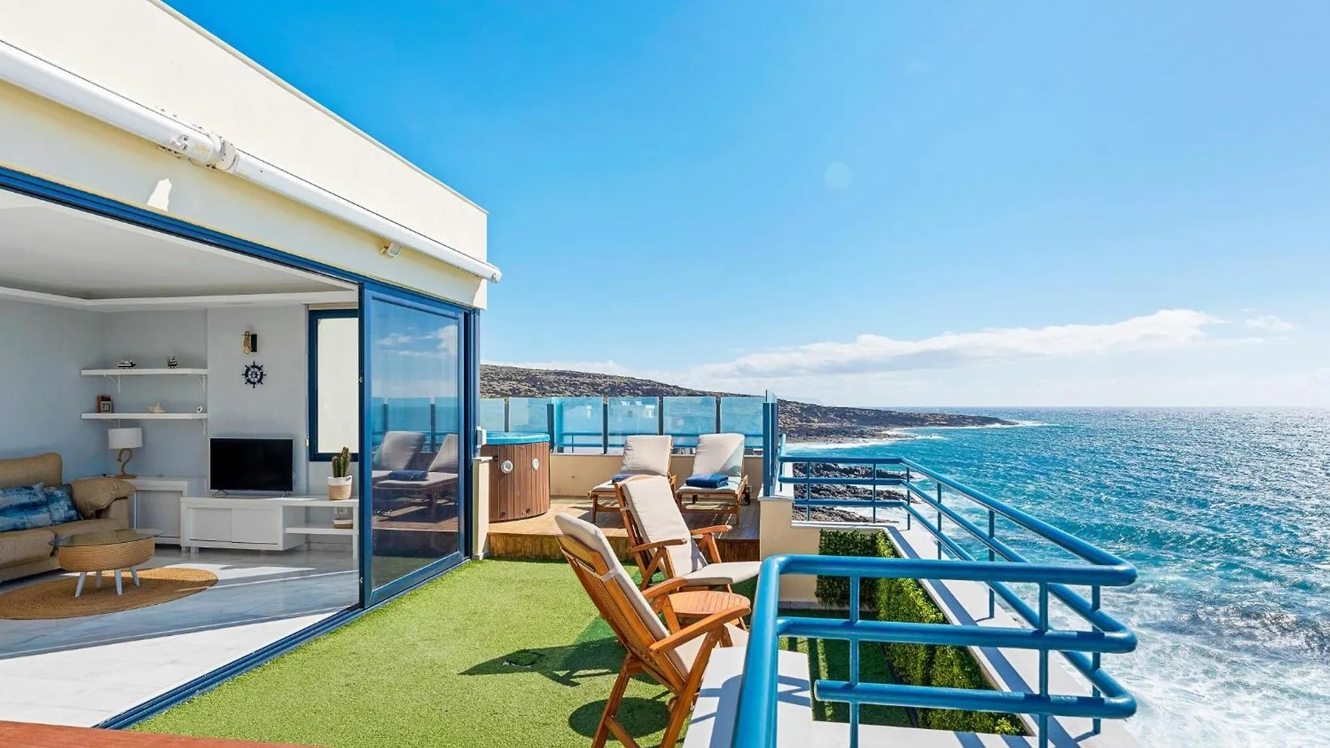 La Mar Loft Apartment With Hot Tub Puertito de Guimar Holiday home